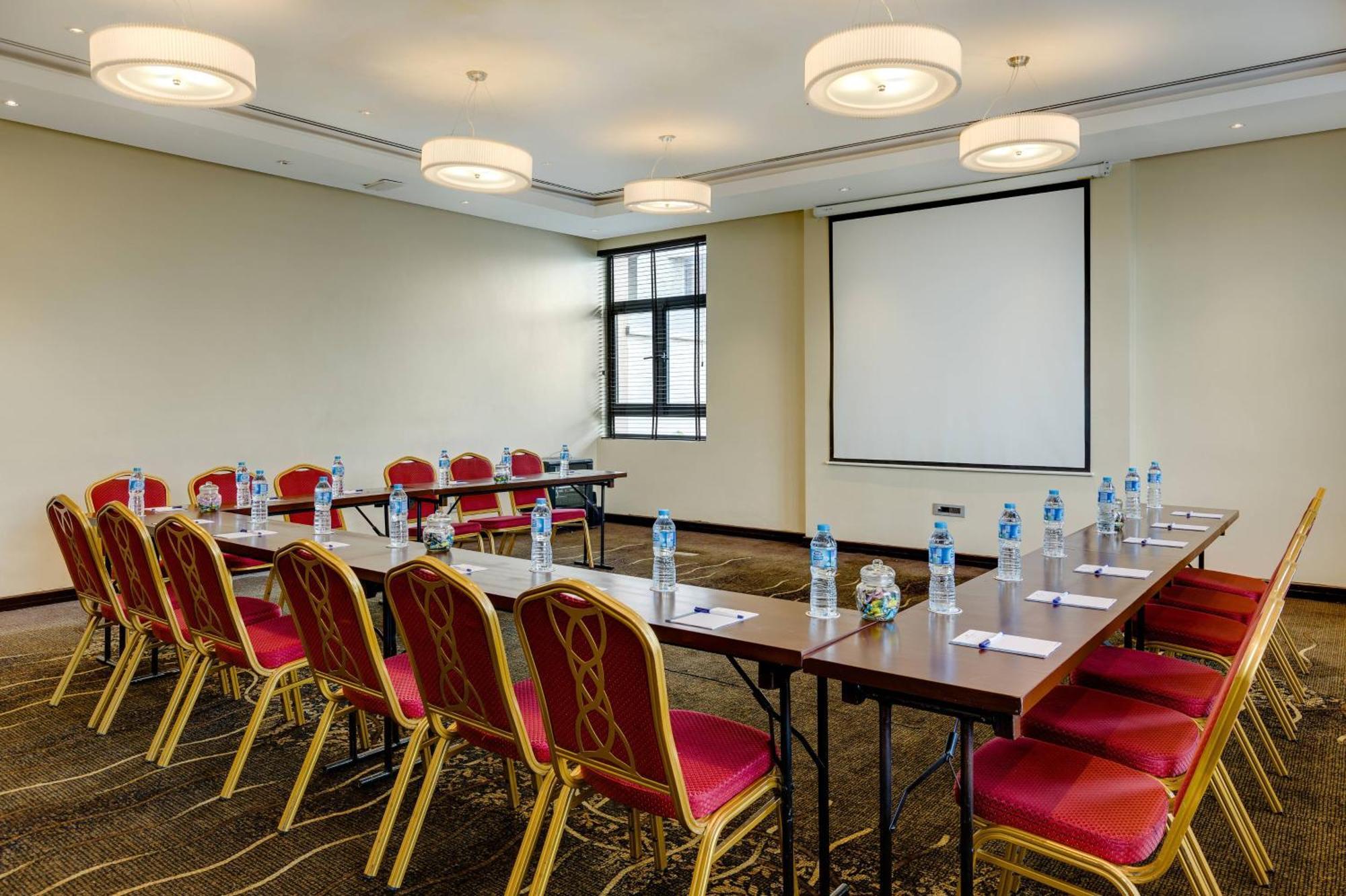 Protea Hotel By Marriott Ikeja Select Lagos Exterior photo