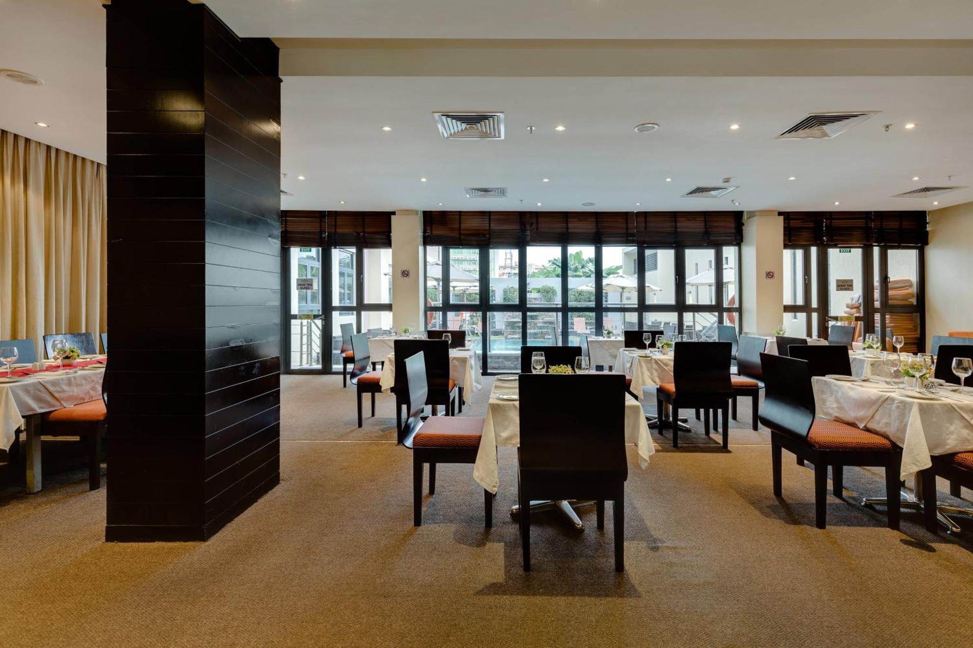 Protea Hotel By Marriott Ikeja Select Lagos Exterior photo